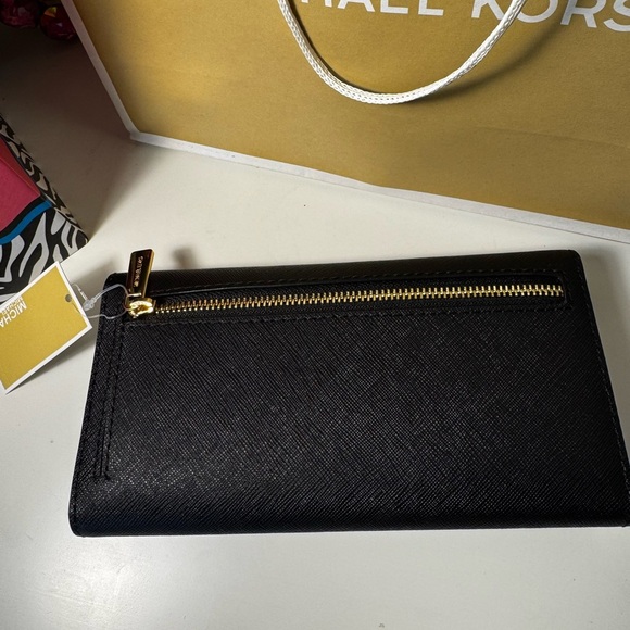 Michael Kors Jet Set Travel Wallet NWT - Picture 5 of 6